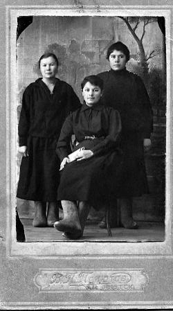Комсомолки сестры Шабановы. 30 декабря 1926 года.